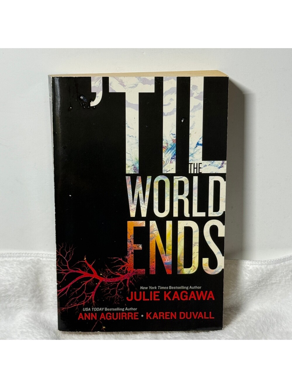 Til the World Ends by Julie Kagawa 2013 - science fiction book